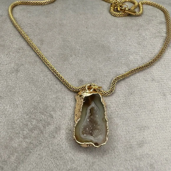 Mini druzy pendant 18k gold stainless steel mesh chain. Beautiful mini druzy - Picture 4 of 10